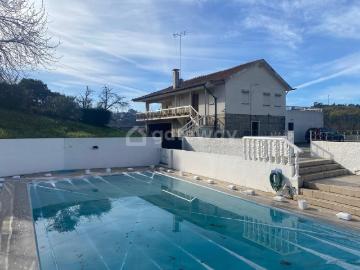Quintinha com piscina em Vouzela: Paz e lazer no coração de Portugal
