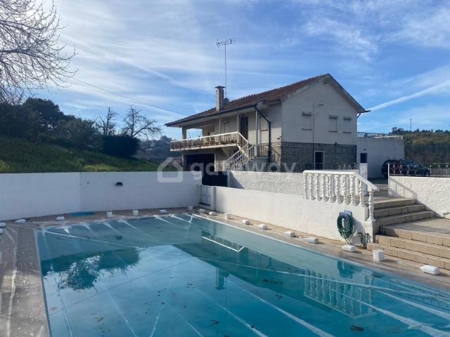 Quintinha com piscina em Vouzela: Paz e lazer no coração de Portugal