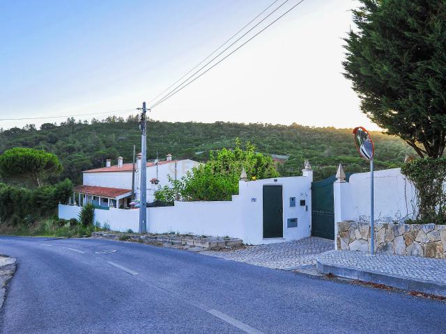 Quintinha com Vista Mar e Castelo de Sesimbra