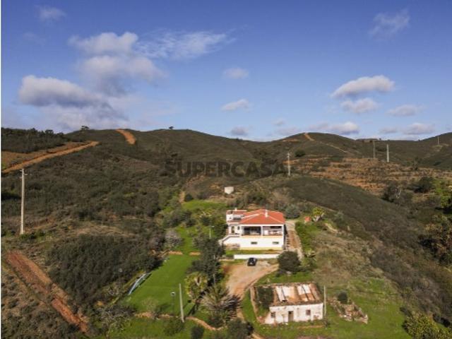 Quintinha com 17 000 m² em Silves