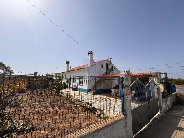 Quintinha com 4 Apartamentos Independentes – Brejão, Costa Alentejana
