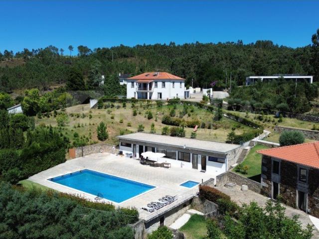 Quintinha com 7278m2 4 casas em pedra 12 quartos pisci. 0m² Vilar De Mouros