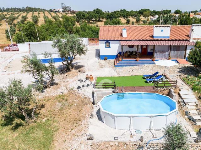 Quintinha de 2.140 m² com Moradia Térrea T3+1 em São Bento do Ameixial, Estremoz