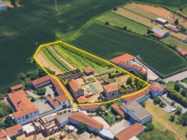 Quintinha / Propriedade com cerca de 3.500 m² e 800 m² de construção | Vila Nova da Telha – Maia