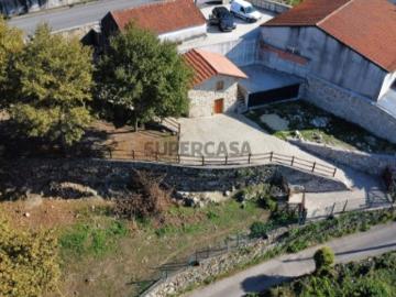 Quintinha Rústica com Casa em Granito e Armazém