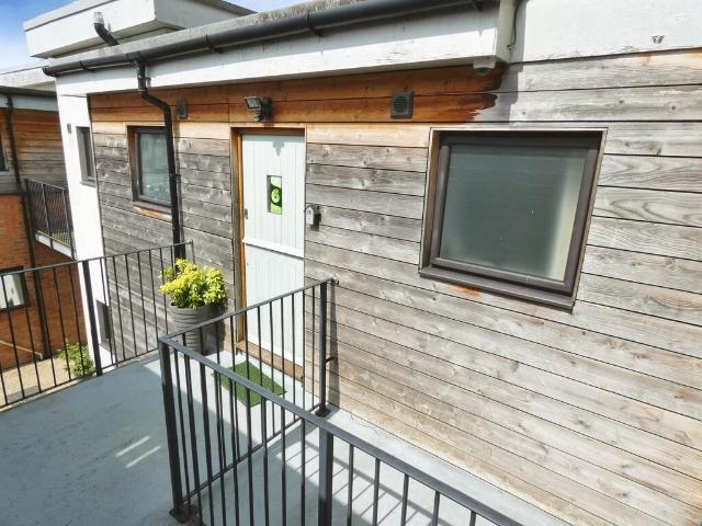 Quires Court, Hare Lane, Gloucester 2 bed apartment to rent £1,050 pcm £242 pw