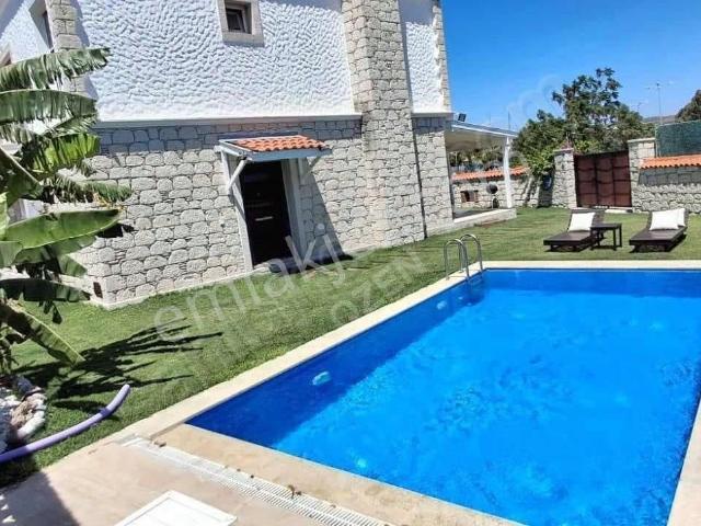 Qzen Gayrimenkulden Alaçatı Da Müstakil Köşe Villa