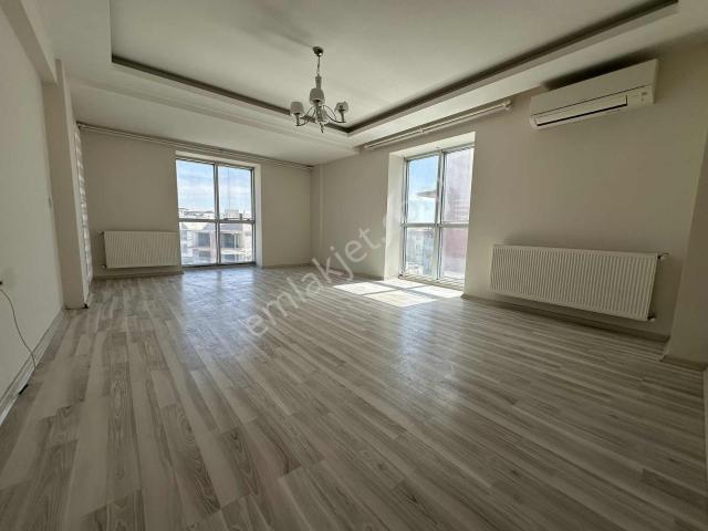 Qzen'den | Merkez'de Geniş 145m2 |asansörlü | Doğalgazlı | Daire