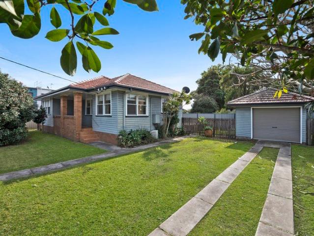 R3 ZONING, FRONTAGE APPROX 23.927M, FUTURE POTENTIAL, WALK TO THE LAKE