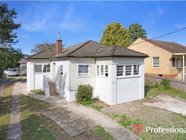 R3 ZONING | PRIME LOCATION | DUPLEX POTENTIAL
