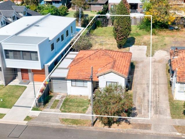 R3 Development Opportunity | 689sqm | 15.24m Frontage | Opposite Hume Park
