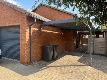 R10,000 pm 3 Bedroom Townhouse To Let in Chantelle