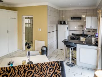 R10 000 | 1 Bedroom Cottage For Rent in Bedfordview, Bedfordview