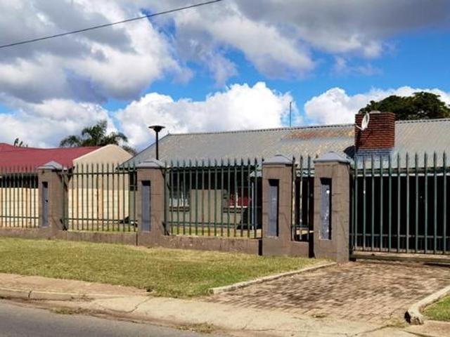 R10 000 | 3 Bedroom House For Rent in Witpoortjie, Roodepoort