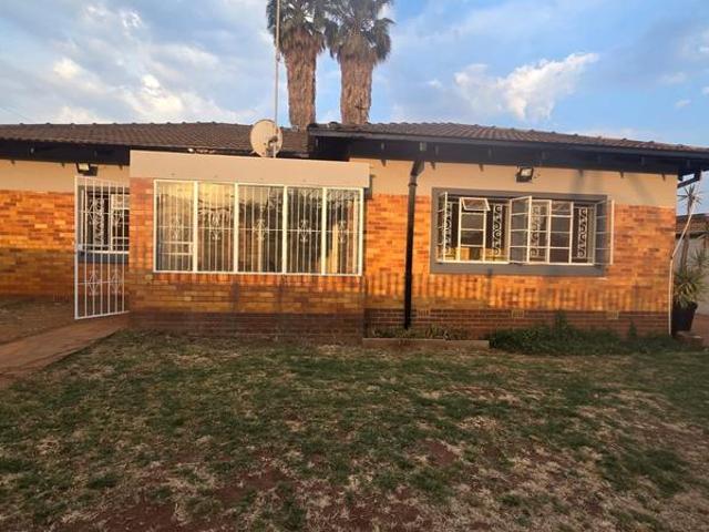 R10 000 | 3 Bedroom House For Rent in Primrose Hill, Germiston