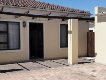 R10 500 | 2 Bedroom Townhouse For Rent in Highbury, Kuilsriver
