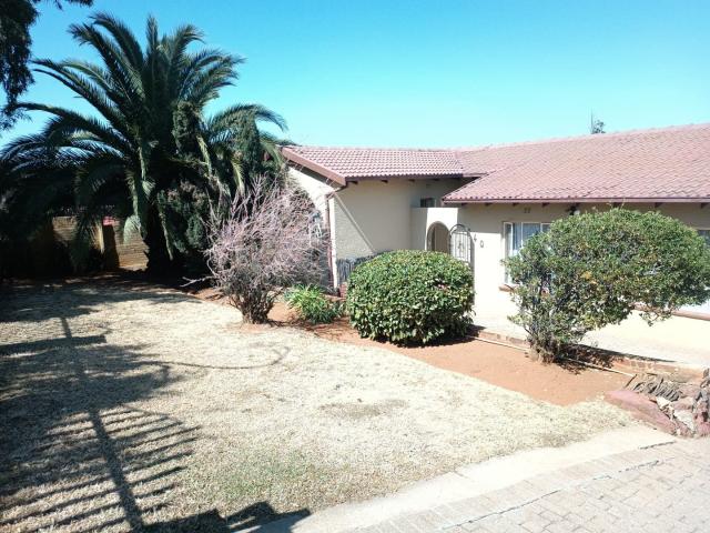 R10 500 | 3 Bedroom House For Rent in Lindhaven, Roodepoort