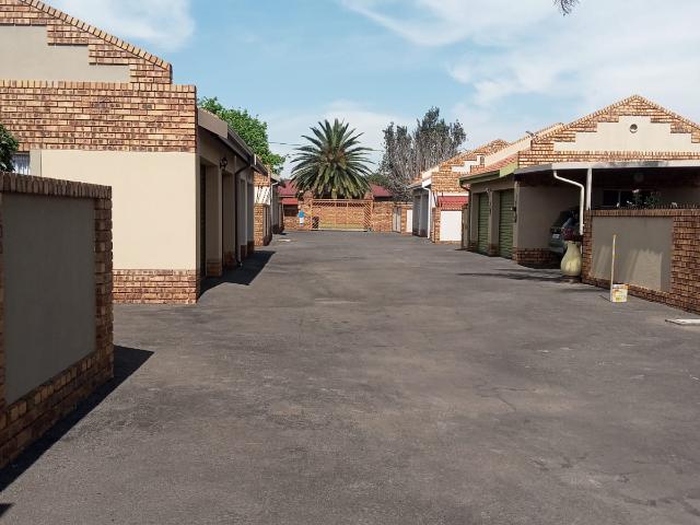 R12 140 | 3 Bedroom Townhouse For Rent in Petersfield, Springs