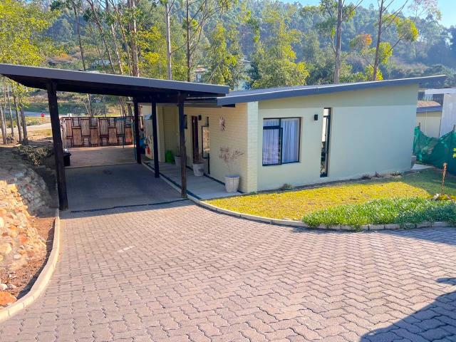 R12 150 | 2 Bedroom Townhouse For Rent in Margate, Margate