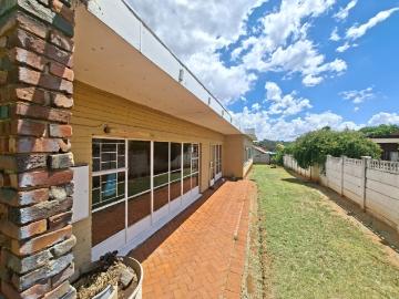 R12,300 pm 4 Bedroom House To Let in Uitsig