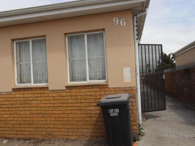 R12 500 | 3 Bedroom House For Rent in Gatesville, Cape Town