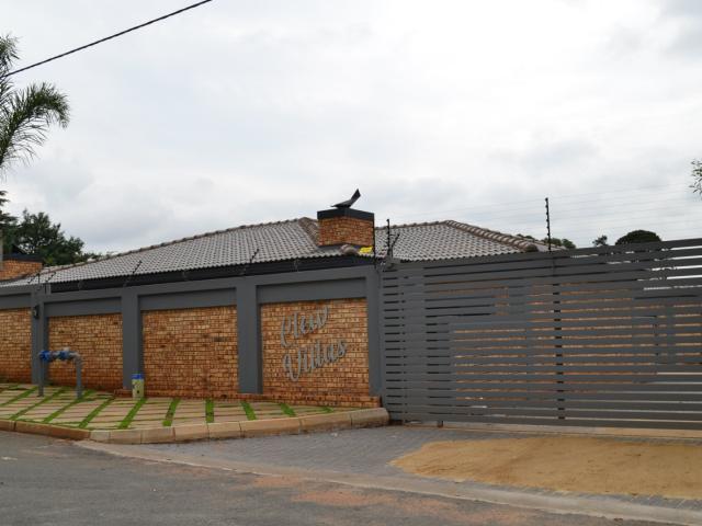 R12 950 | 3 Bedroom Townhouse For Rent in Kenmare, Krugersdorp