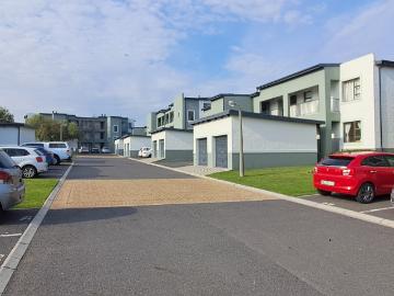 R13,500 pm 2 Bedroom Apartment To Let in Burgundy Estate