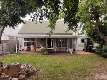 R13 500 | 2 Bedroom House For Rent in Bloubergstrand, Cape Town