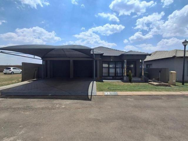 R13 910 | 3 Bedroom Townhouse For Rent in Delmas, Delmas