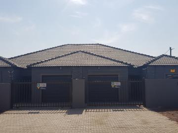 R13,980 pm 3 Bedroom Duplex To Let in Kuruman