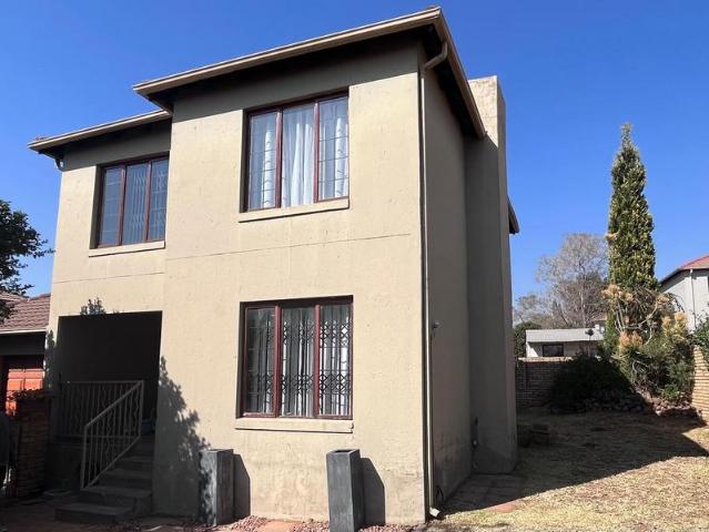 R15 000 | 3 Bedroom Townhouse For Rent in Northgate, Randburg