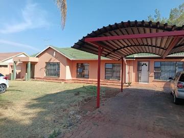Derdepoort Tuindorp, City of Tshwane Metropolitan Municipality, Gauteng, South Africa