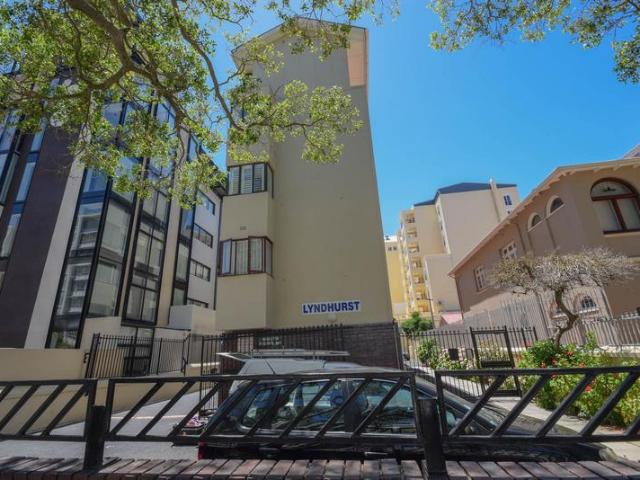 R17 000 | 1 Bedroom Apartment / Flat For Rent in Sea Point, Cape Town