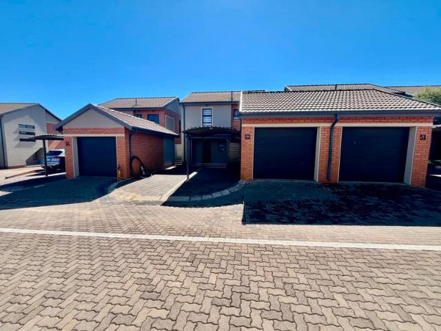 R18 000 | 3 Bedroom Townhouse For Rent in Montana, Pretoria