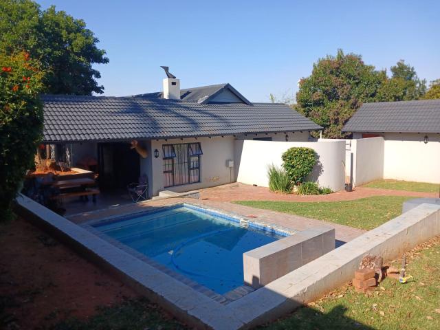 R19 000 | 4 Bedroom House For Rent in Weltevreden Park, Roodepoort