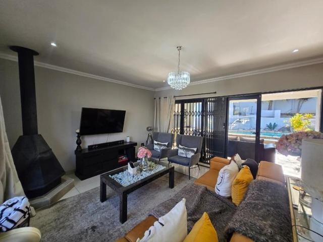 R19 000 | 5 Bedroom House For Rent in Weltevreden Park, Roodepoort