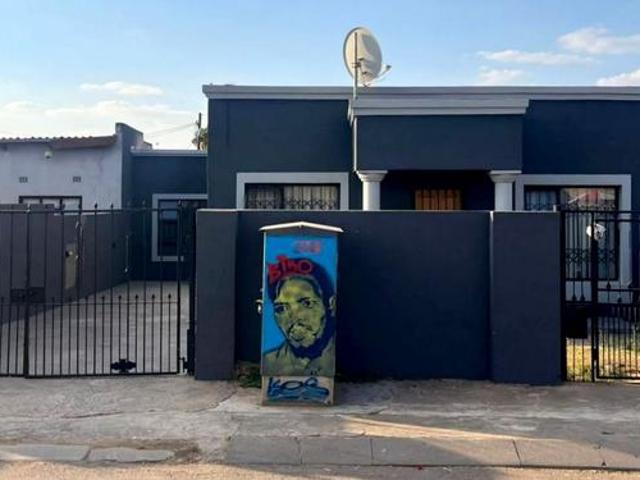 R1 800 | House For Rent in Naledi, Soweto
