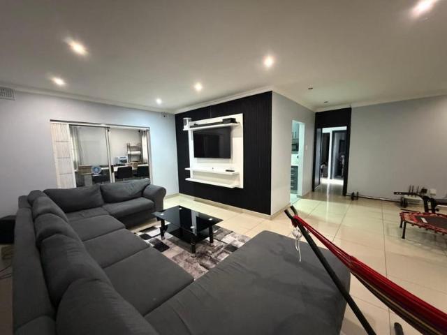 R20 000 | 4 Bedroom House For Rent in Sherwood, Durban
