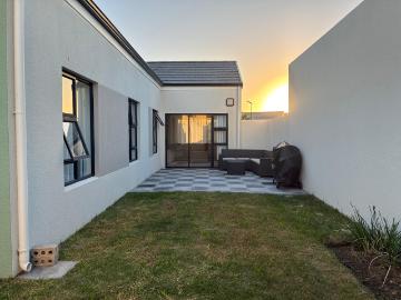 R23,500 pm 3 Bedroom Townhouse To Let in Burgundy Estate