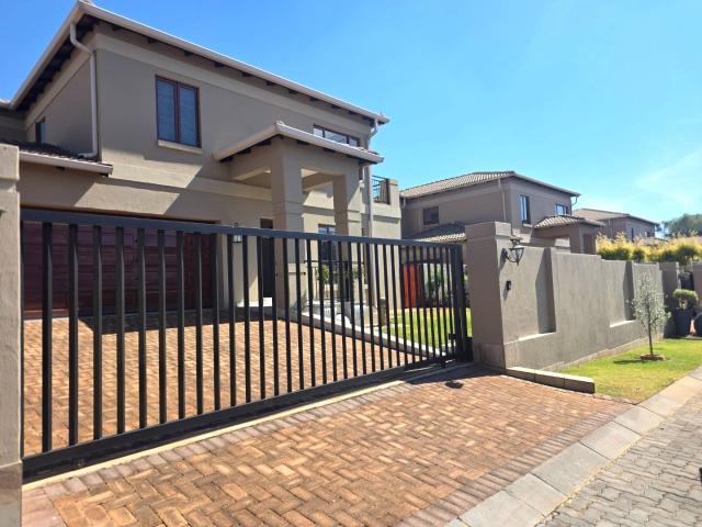 R27 000 | 3 Bedroom House For Rent in Chancliff AH, Krugersdorp