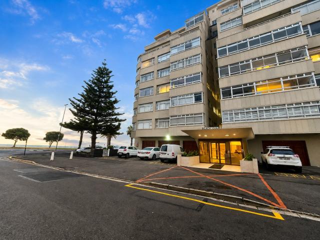 R27,500 pm 2 Bedroom Apartment To Let in Sea Point