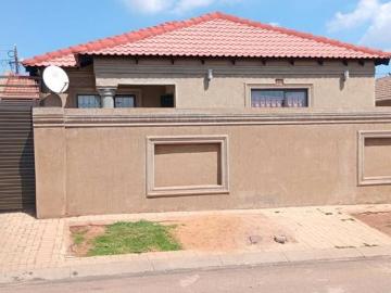 R2 800 | 1 Bedroom Apartment / Flat For Rent in Protea Glen, Soweto