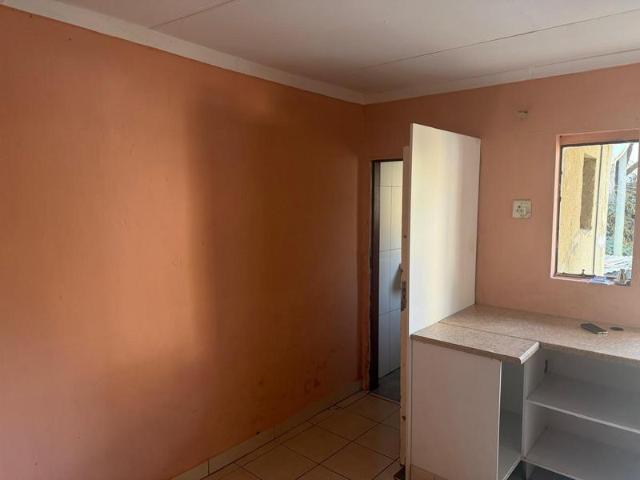R2 000 | 1 Bedroom Cottage For Rent in Kensington, Johannesburg