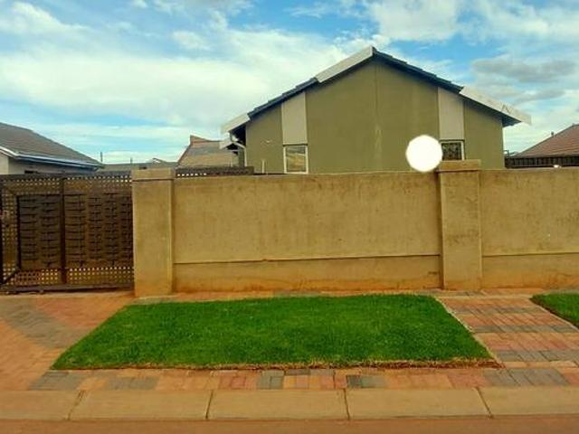 R2 000 | House For Rent in Protea Glen, Soweto