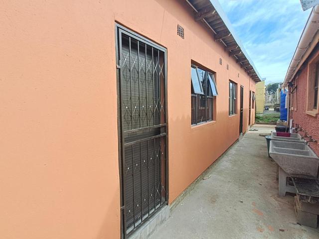 R2 300 | 1 Bedroom Apartment / Flat For Rent in Kwamakhutha, Kwamakhutha