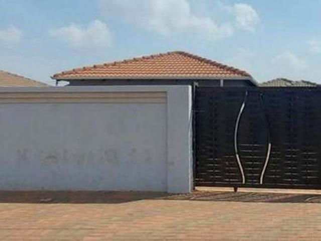 R2 300 | House For Rent in Protea Glen, Soweto