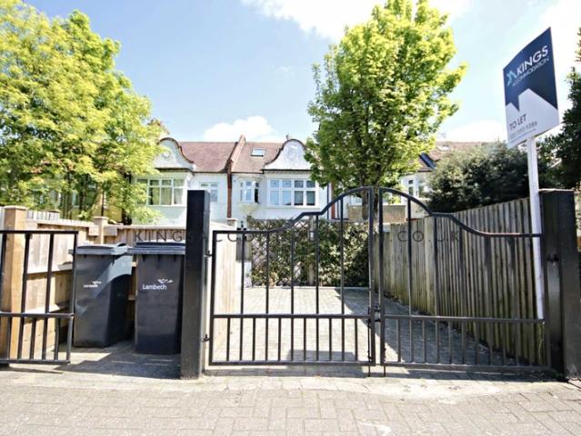 R2, Flat A, Ashurst Gardens
