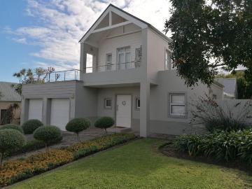 R32,000 pm 3 Bedroom Gated Estate To Let in Hemel en Aarde Estate