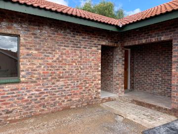 R7,400 pm 1 Bedroom Apartment To Let in Postmasburg