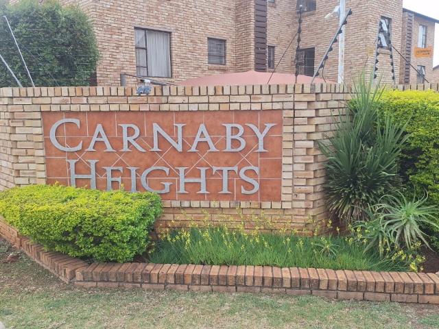 R7 500 | 2 Bedroom Apartment / Flat For Rent in Fairland, Johannesburg